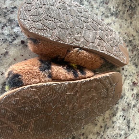 Volcom lived in lounge faux fur slippers size 7 - Picture 2 of 2